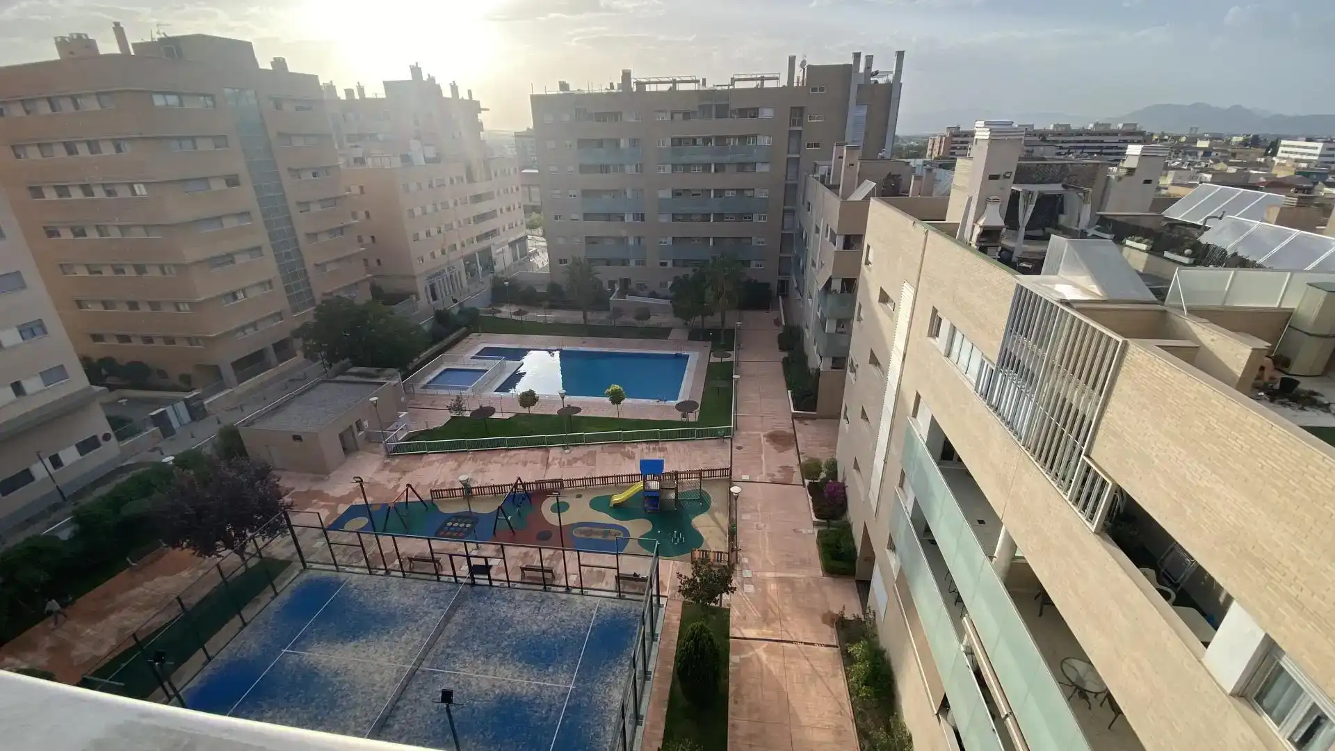 Piscina de Piso en venta en  Granada Capital con Piscina y Balcón