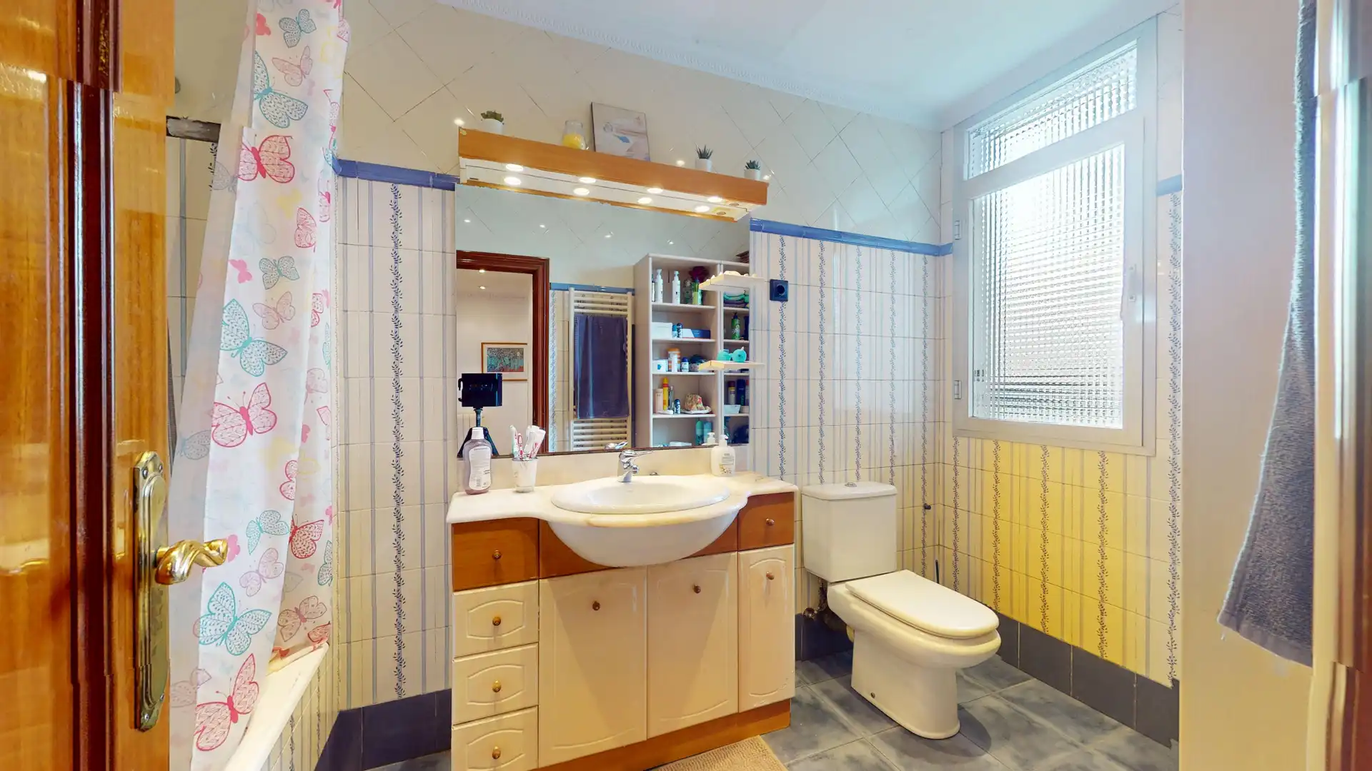 Bathroom of Flat for sale in Bilbao   with Heating