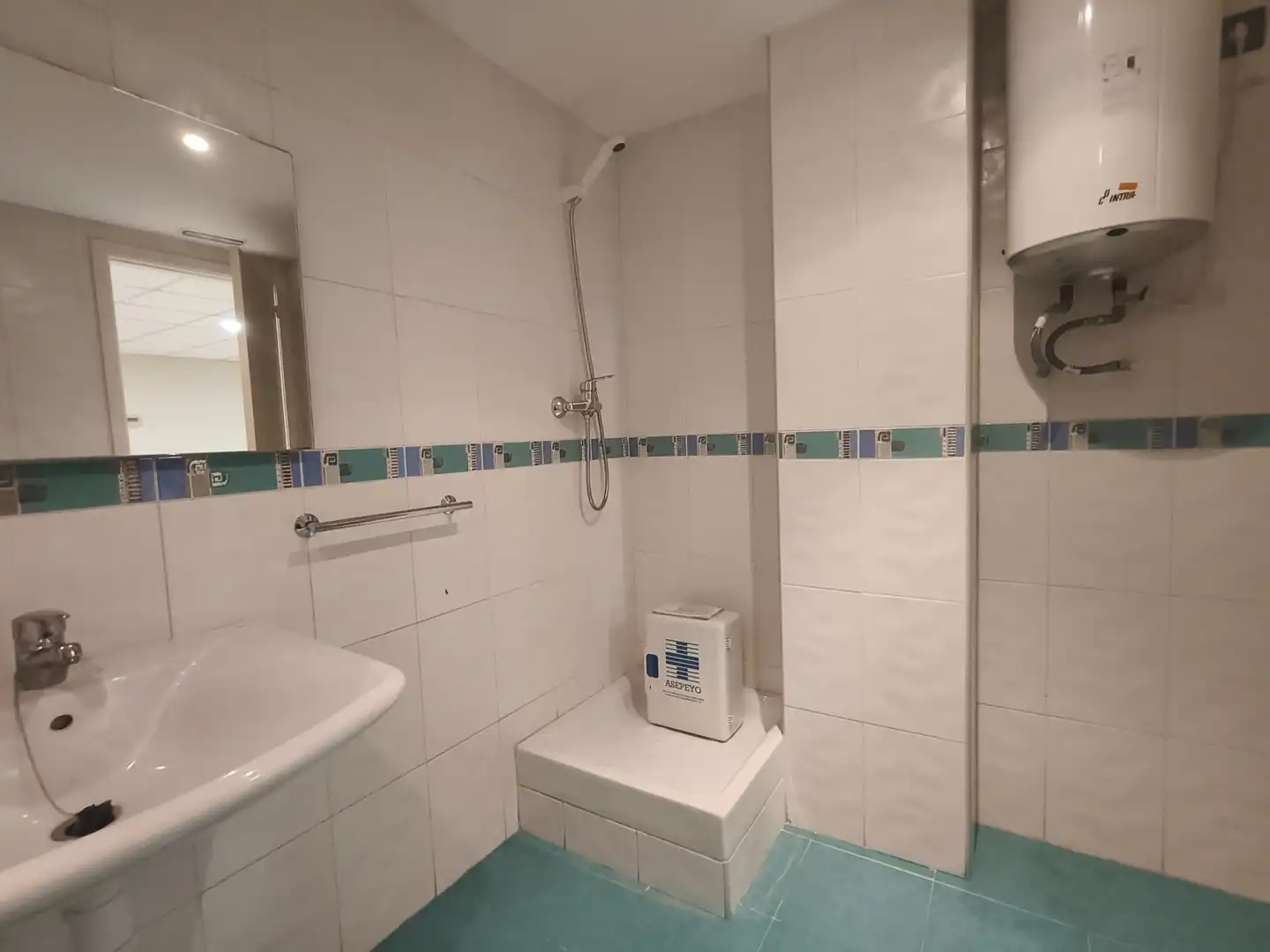 Bany de Local en venda en Barcelona amb Aire condicionat