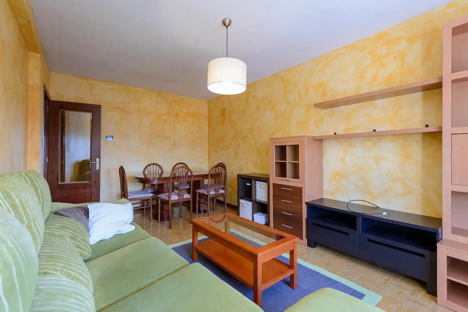 Sala de estar de Piso en venta en Siero con Calefacción, Trastero y Amueblado