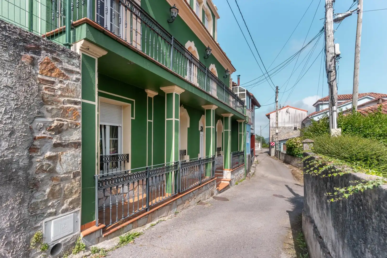 Vista exterior de Casa o xalet en venda en Muros de Nalón amb Calefacció, Jardí privat i Terrassa
