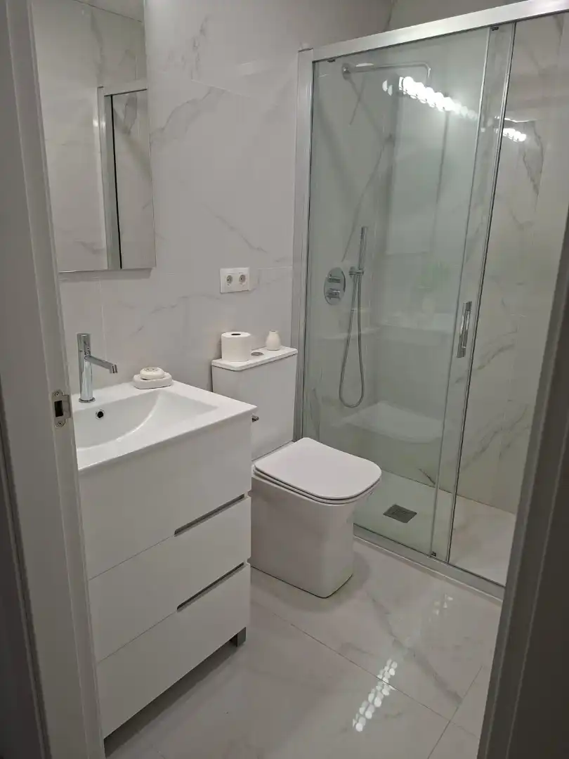 Baño de Piso de alquiler en Córdoba con Aire acondicionado, Calefacción y Amueblado