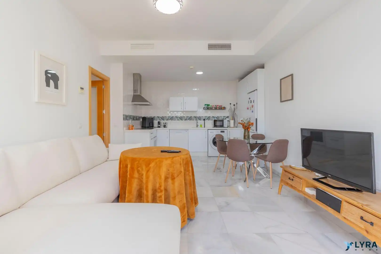 Living room of Flat for sale in Sevilla  with Air Conditioner, Heating and Furnished