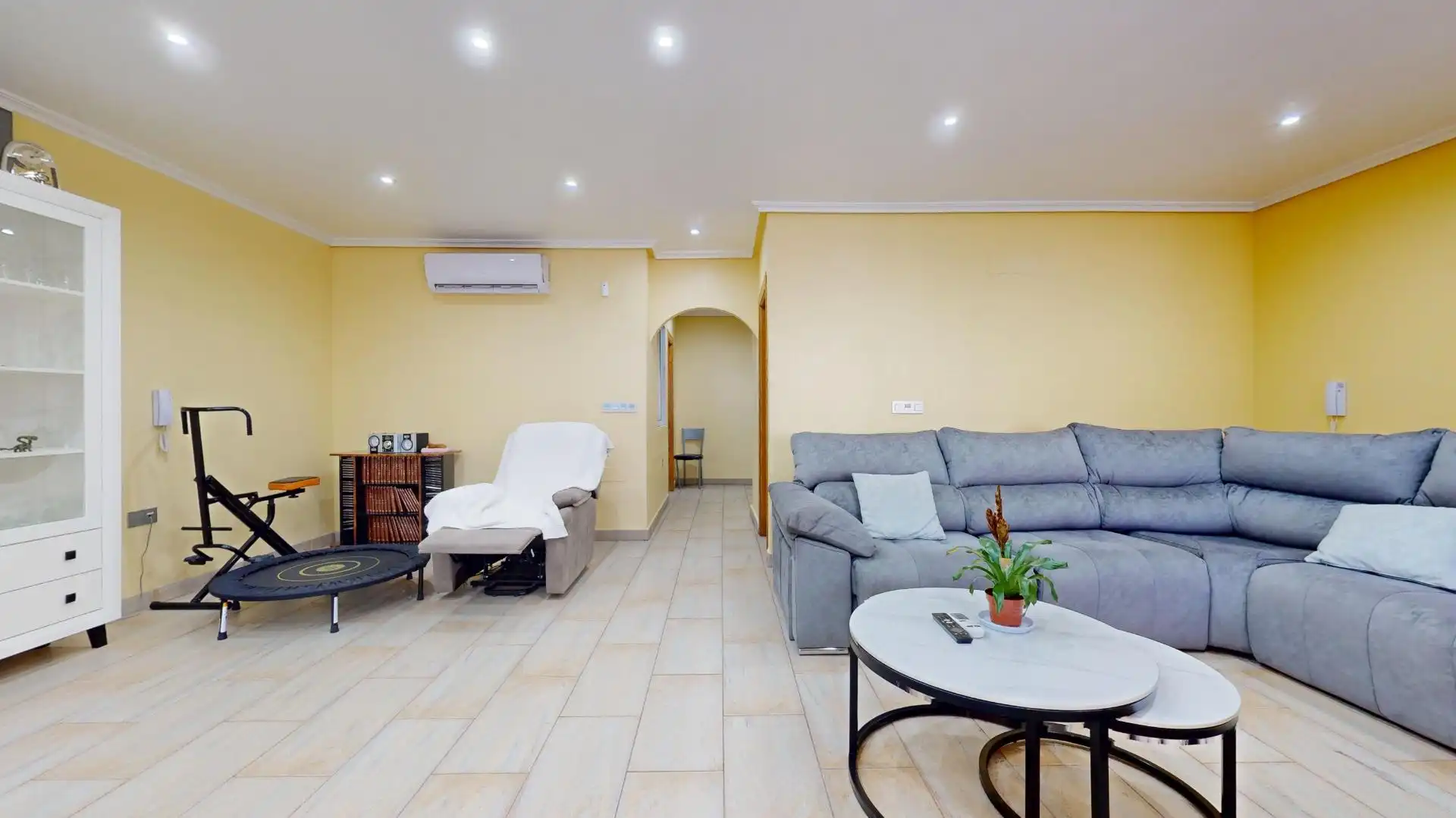 Sala d'estar de Casa adosada en venda en Pilar de la Horadada amb Jardí privat i Terrassa