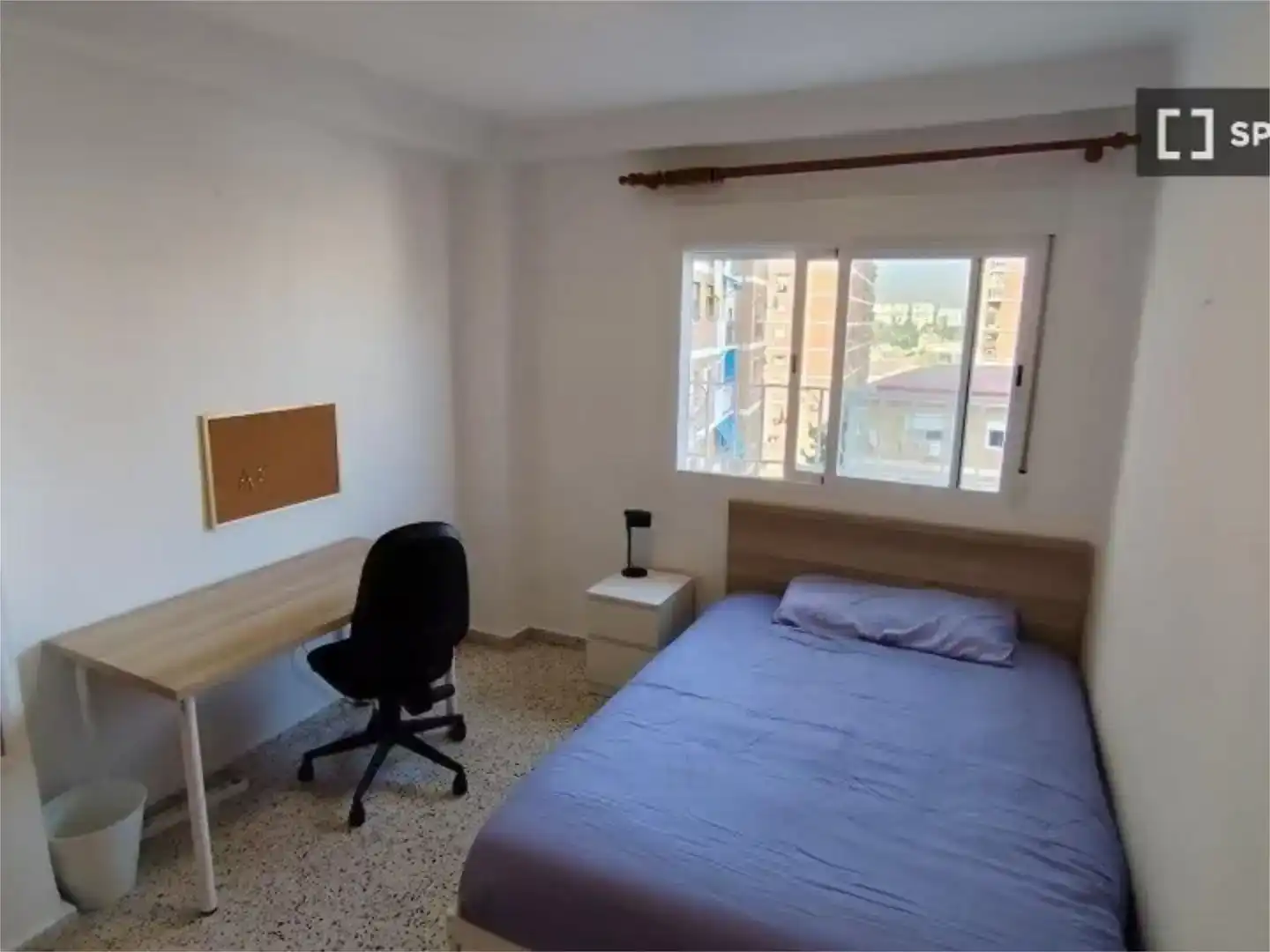 Bedroom of Flat for share in Las Fuentes