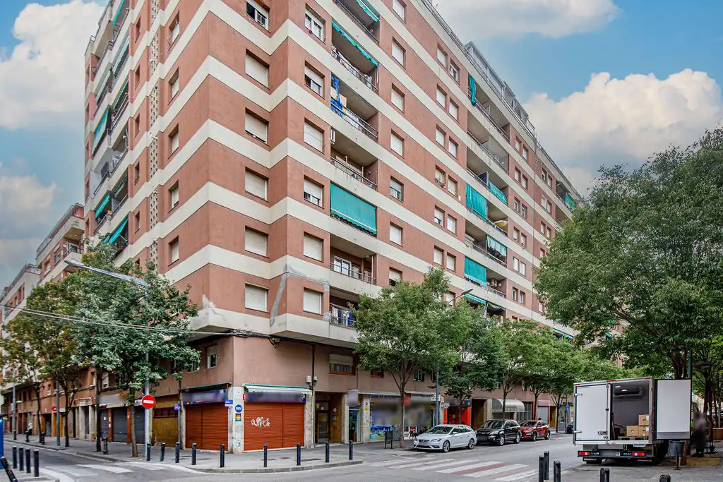 Vista exterior de Piso en venta en Salt con Alarma
