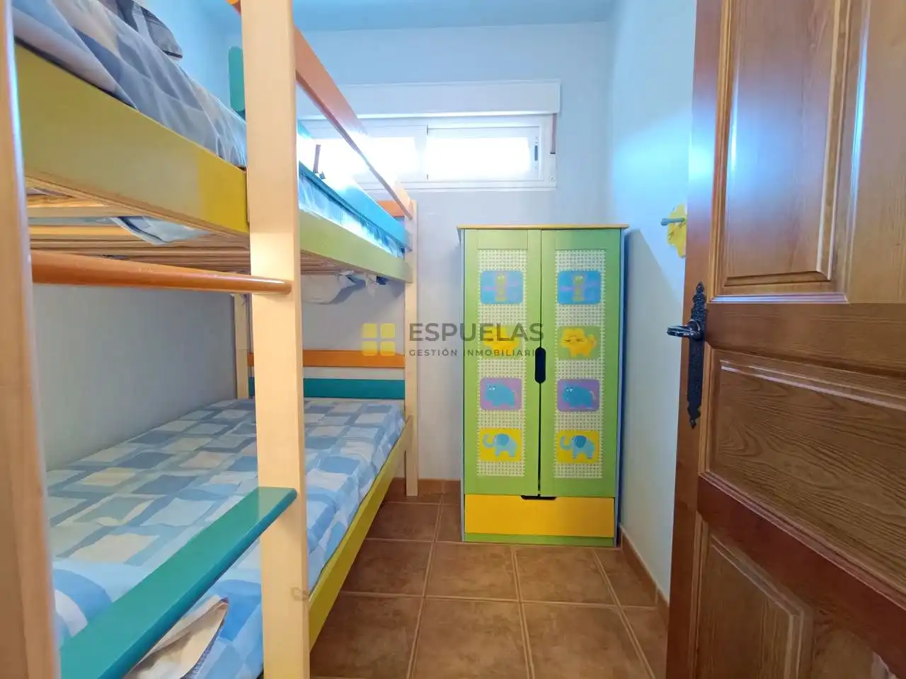 Habitación de Finca rústica en venta en Autol con Jardín privado, Piscina y Amueblado