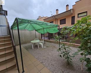 Jardí de Casa adosada en venda en Cáceres Capital amb Calefacció, Terrassa i Traster