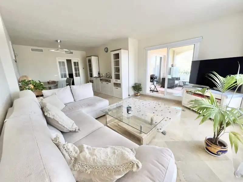 Apartamento con terraza en venta en Calahonda, imagen 2