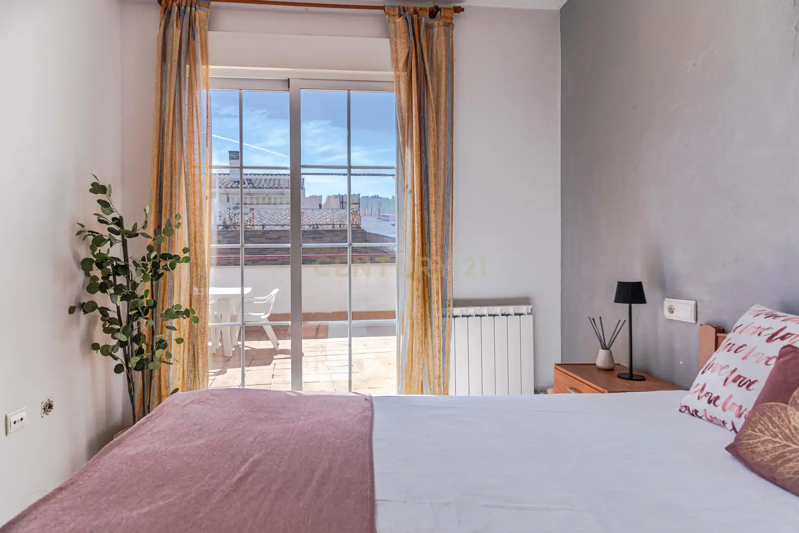 Dormitori de Apartament en venda en Churriana de la Vega amb Jardí privat i Piscina comunitària
