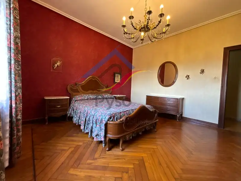 Dormitori de Casa o xalet en venda en Piélagos amb Calefacció, Jardí privat i Parquet
