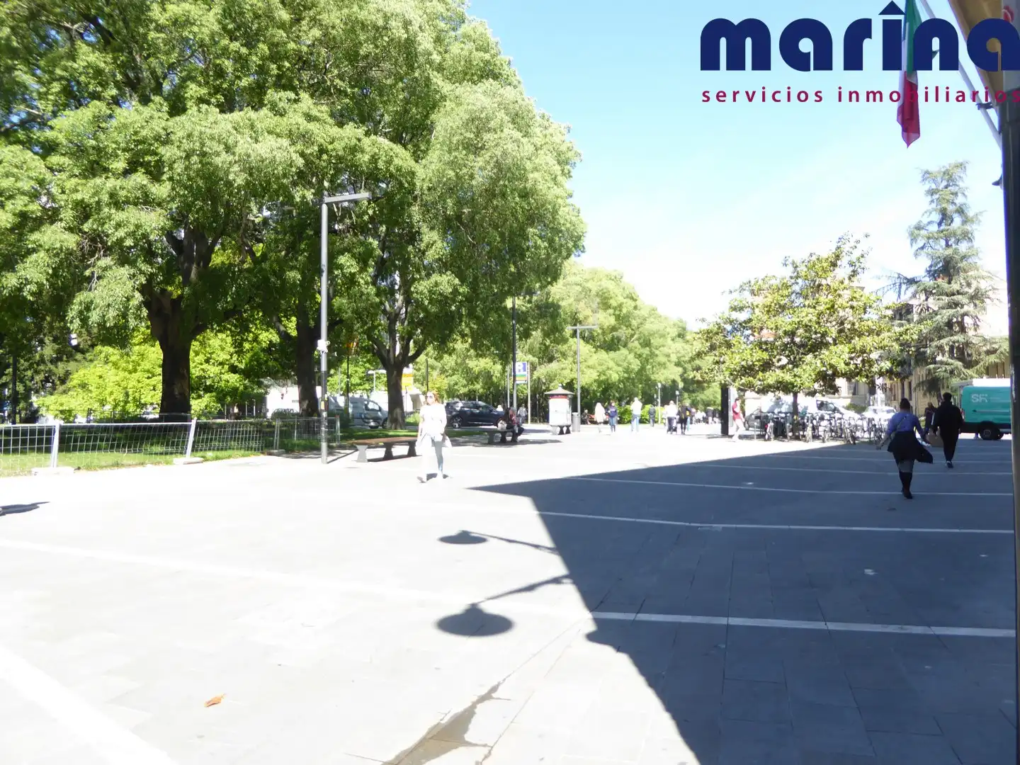 Vista exterior de Local en venta en  Pamplona / Iruña