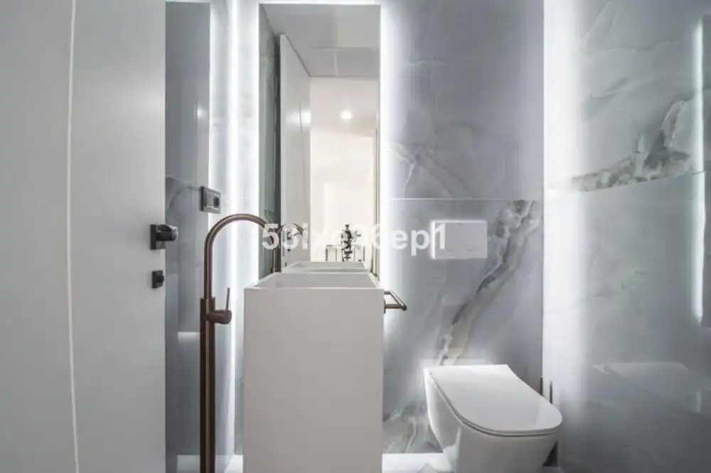 Baño de Planta baja de alquiler en Benahavís con Aire acondicionado, Terraza y Trastero