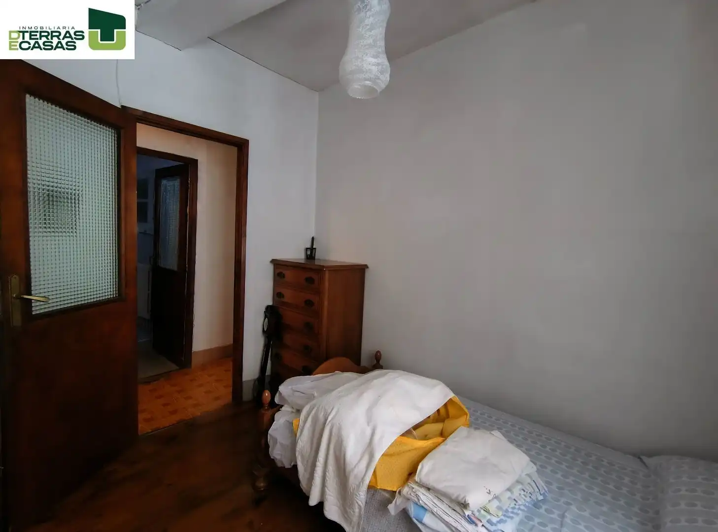 Dormitori de Casa o xalet en venda en Pontevedra Capital  amb Terrassa, Traster i Moblat