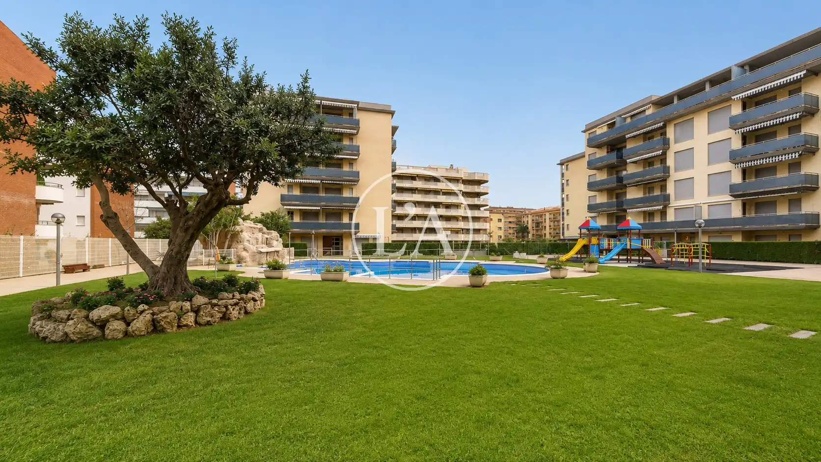Mini appartamento con piscina in vendita a Carrer d'Amadeu Vives 10