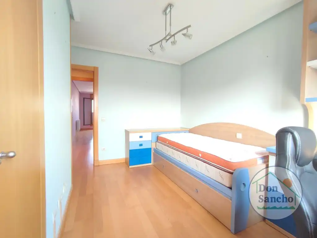Bedroom of Attic for sale in Valladolid  with Air Conditioner, Heating and Terrace