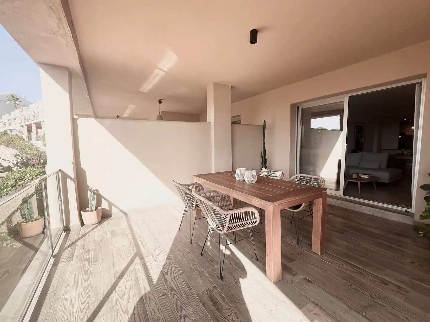 Terrassa de Apartament en venda en Estepona amb Moblat i Piscina comunitària