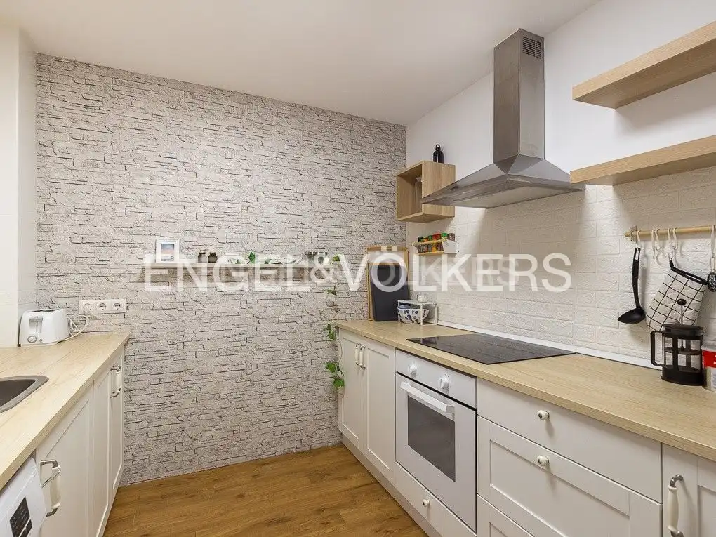 Cuina de Apartament de lloguer en Valencia amb Aire condicionat, Calefacció i Moblat