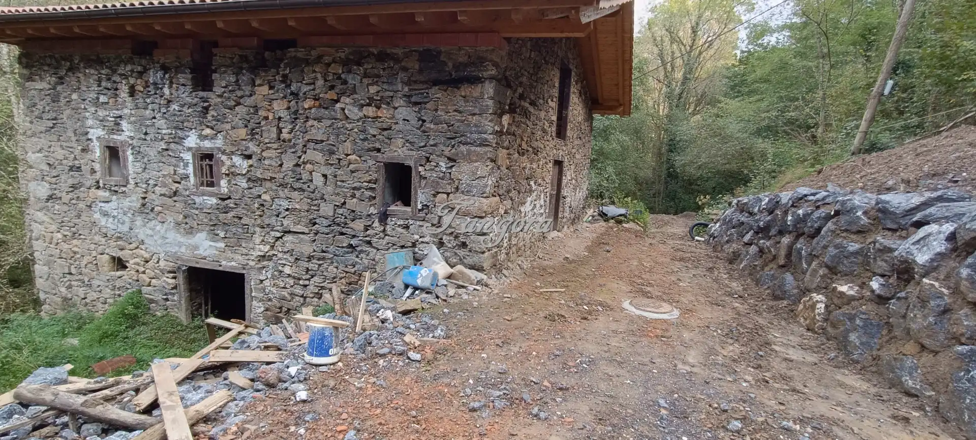 Country homes for sale in Zeanuri  with Private garden