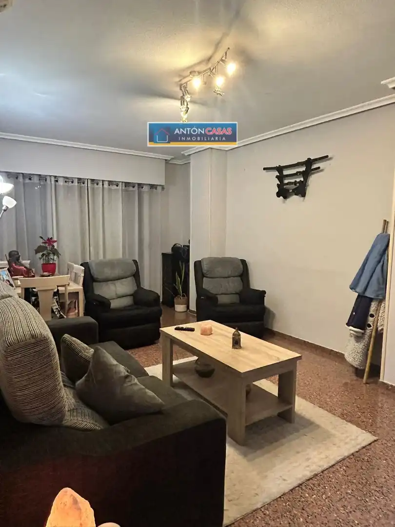 Sala de estar de Piso en venta en Petrer con Aire acondicionado, Terraza y Amueblado