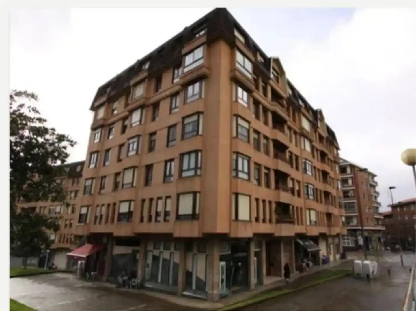 Vista exterior de Pis en venda en Bilbao  amb Balcó