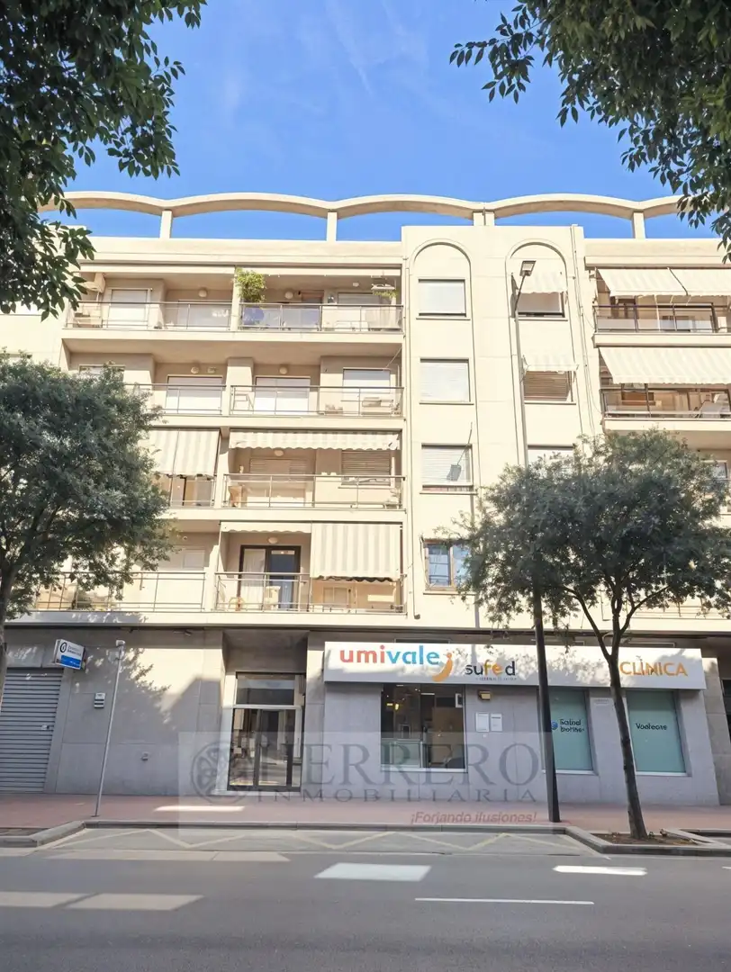 Vista exterior de Pis en venda en Gandia amb Traster, Moblat i Balcó
