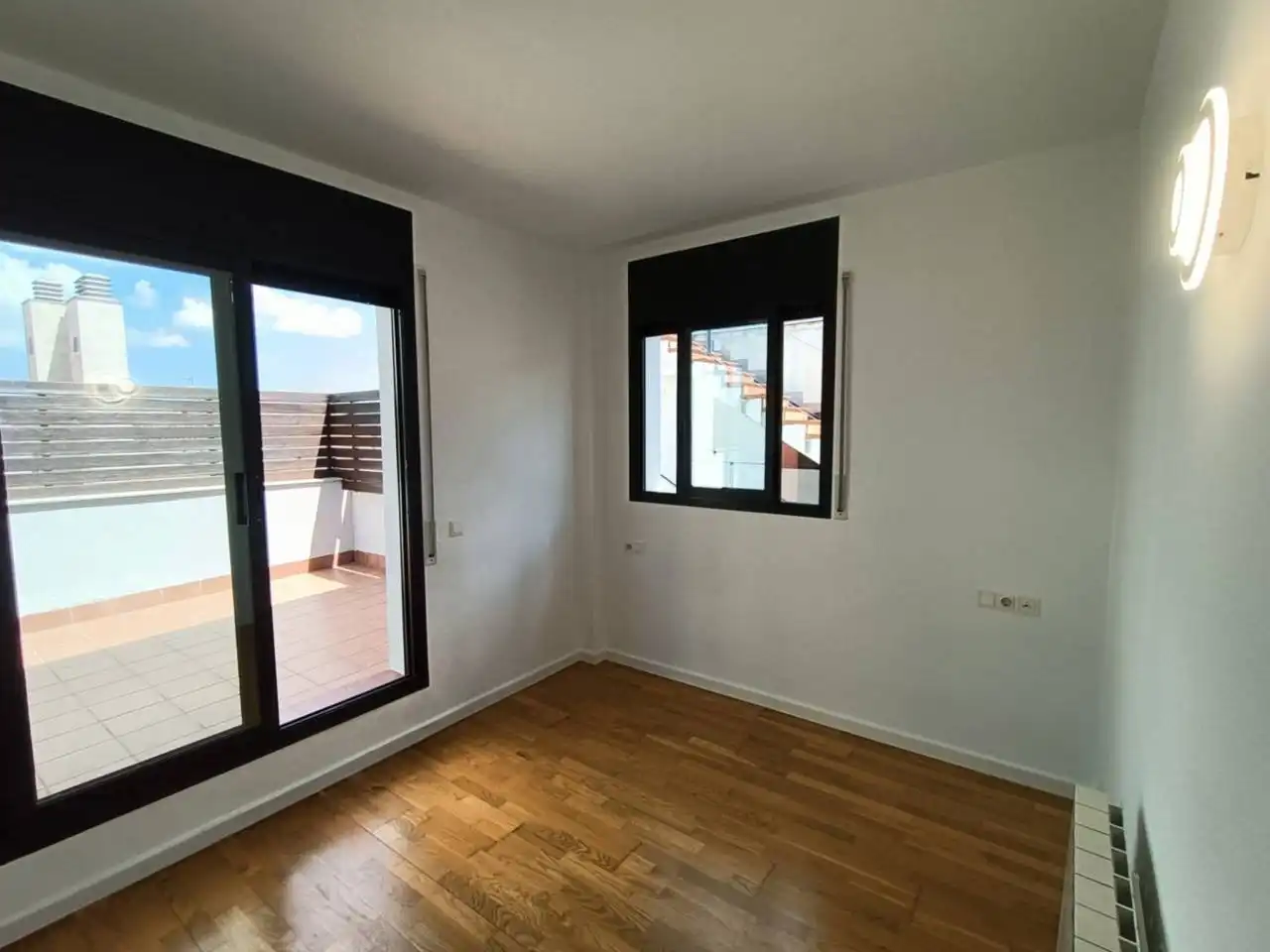 Dormitori de Àtic en venda en Girona amb Aire condicionat, Calefacció i Parquet