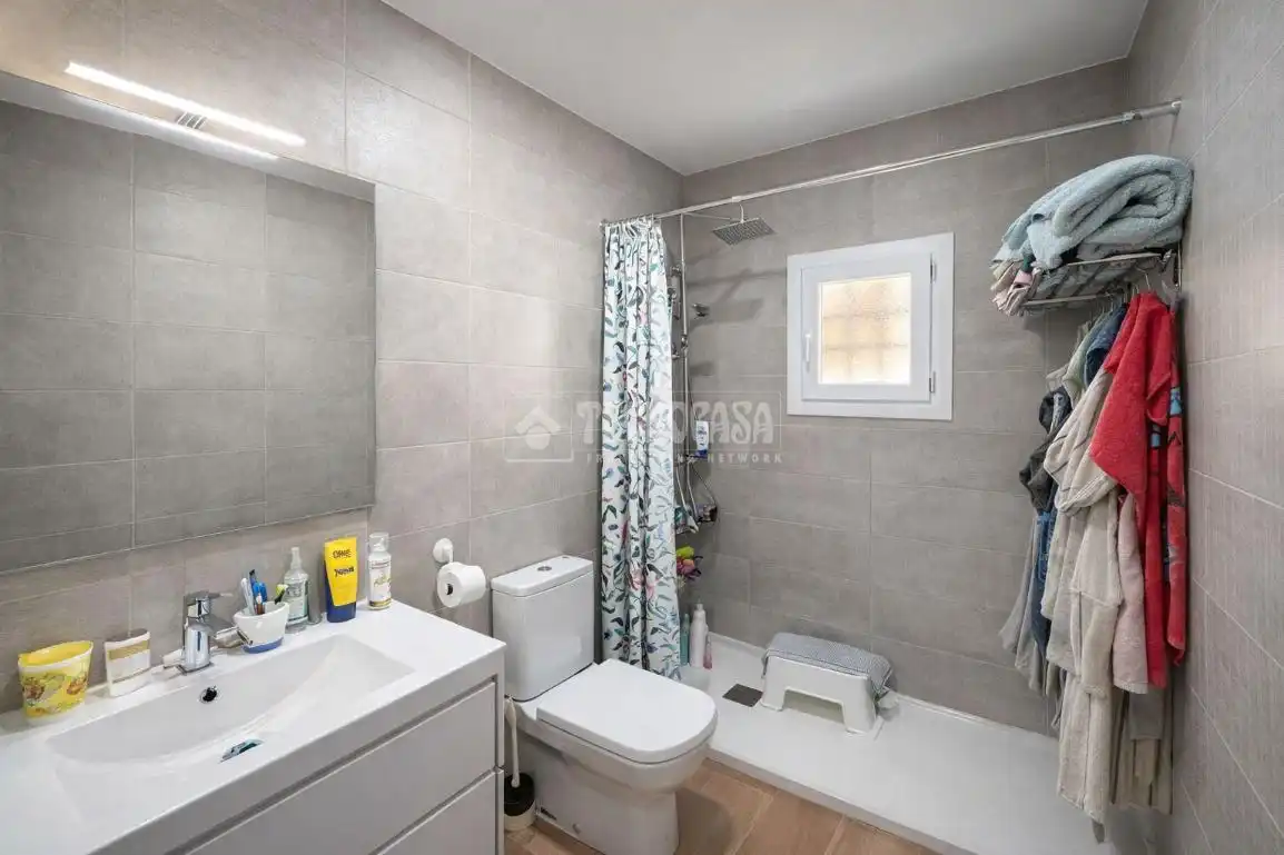 Bathroom of Detached homes for sale in Añover de Tajo  with Air Conditioner and Storage room