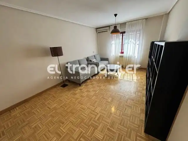 Sala de estar de Piso de alquiler en Parla con Aire acondicionado, Piscina y Amueblado