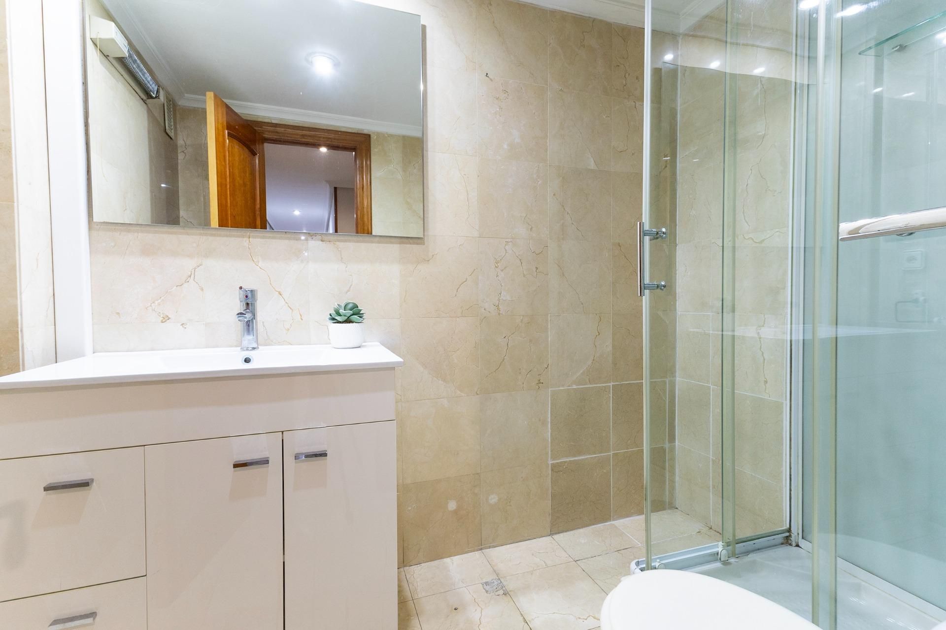 Bany de Pis en venda en Alicante / Alacant amb Aire condicionat