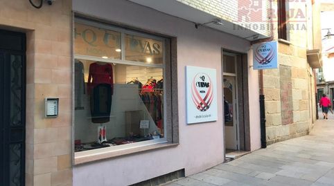 Bajo comercial en el centro de Cangas de Morrazo.