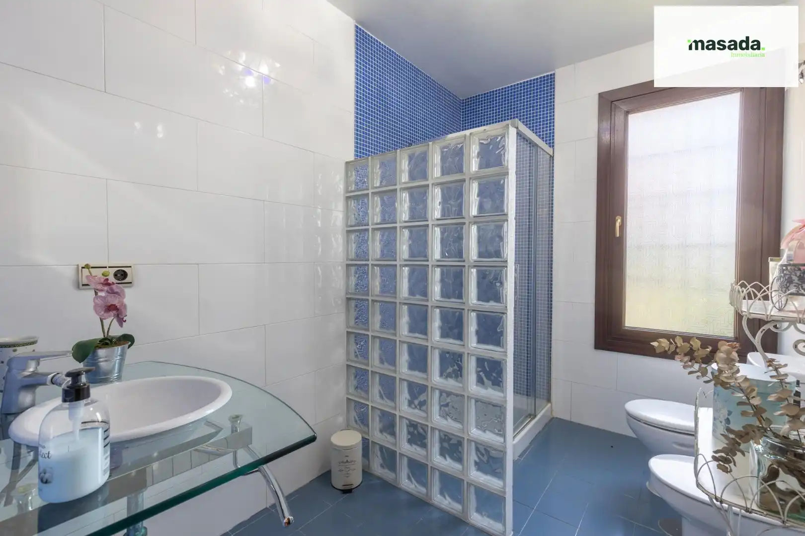 Baño de Casa o chalet en venta en Vegas del Genil con Calefacción, Jardín privado y Piscina