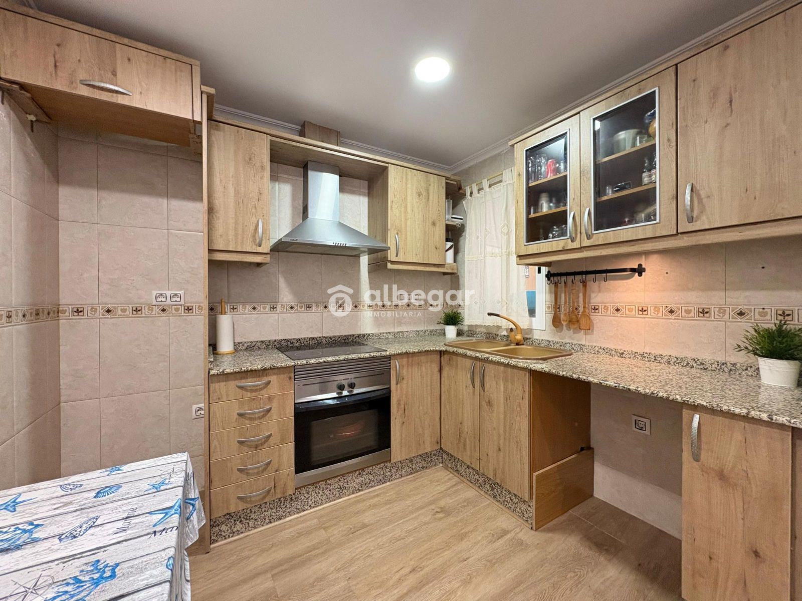 Küche von Einfamilien-Reihenhaus zum Verkauf in Sagunto / Sagunt mit Klimaanlage, Parkett und Terrasse