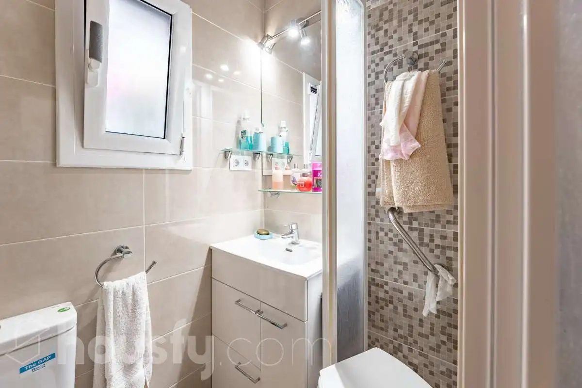 Bany de Casa o xalet en venda en Castelldefels amb Jardí privat, Terrassa i Traster