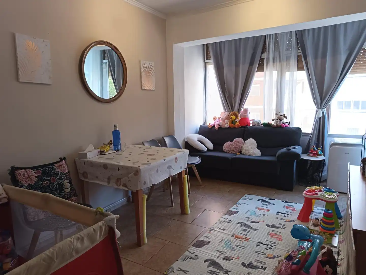 Sala d'estar de Pis en venda en Alicante / Alacant amb Moblat i Balcó