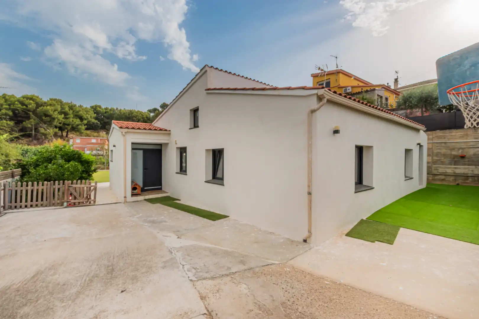 Vista exterior de Casa o xalet en venda en Terrassa amb Aire condicionat, Calefacció i Jardí privat