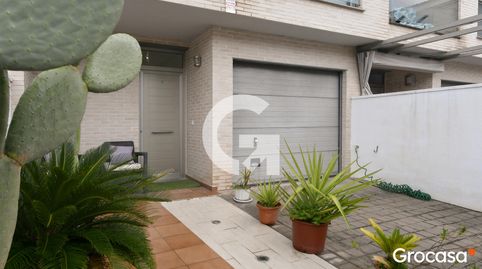 Foto 2 de Casa adosada en venta en Pz D'eduardo Merello Llasera, Nuevo Centro, Sagunto / Sagunt
