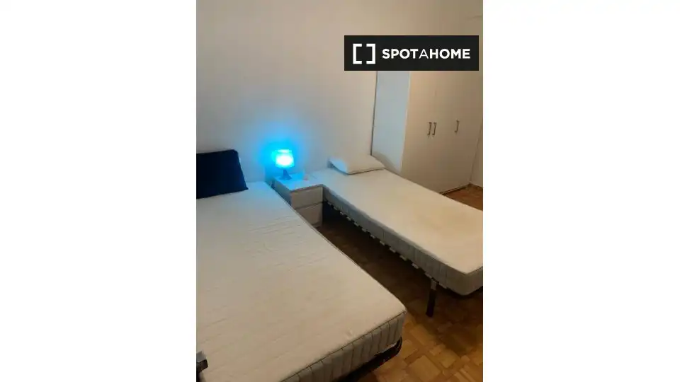 Bedroom of Flat for share in Valencia  with Air Conditioner, Heating and Furnished