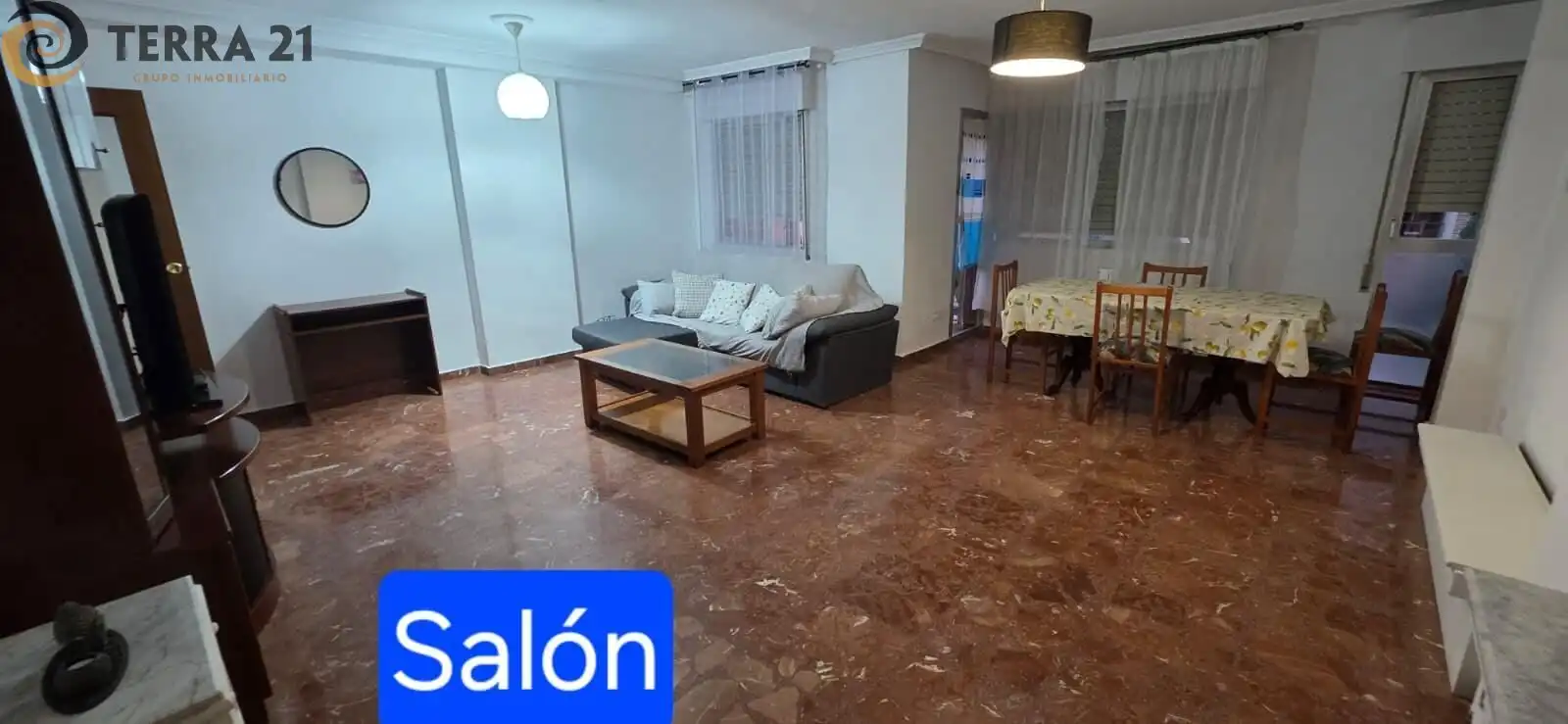 Piso con terraza en alquiler en Hospital