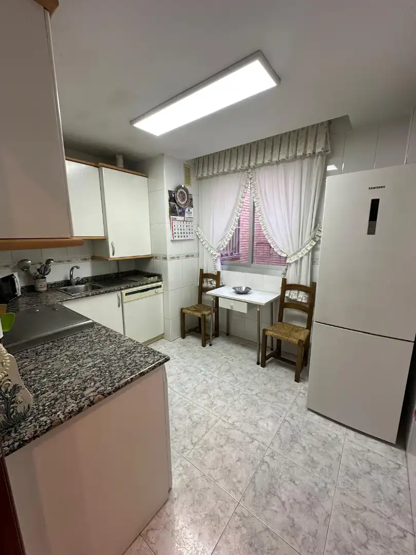 Cuina de Pis en venda en  Logroño amb Calefacció, Parquet i Traster