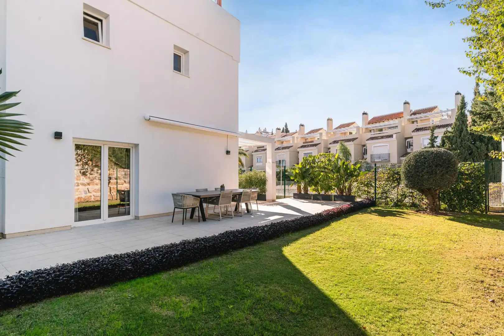 Garten von Einfamilien-Reihenhaus zur Miete in Mijas mit Klimaanlage, Terrasse und Schwimmbad