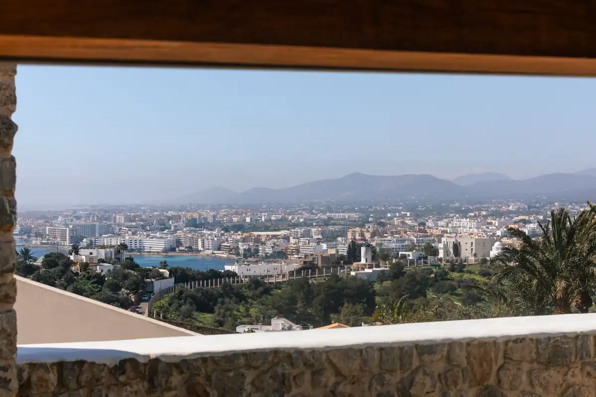 Vista exterior de Casa adosada en venda en Eivissa amb Aire condicionat, Calefacció i Traster