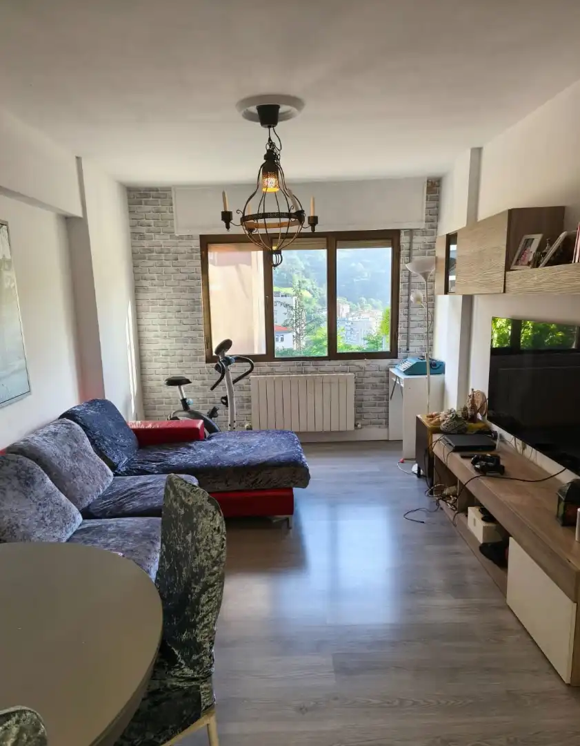 Sala de estar de Piso en venta en Valle de Trápaga-Trapagaran con Calefacción, Amueblado y Balcón