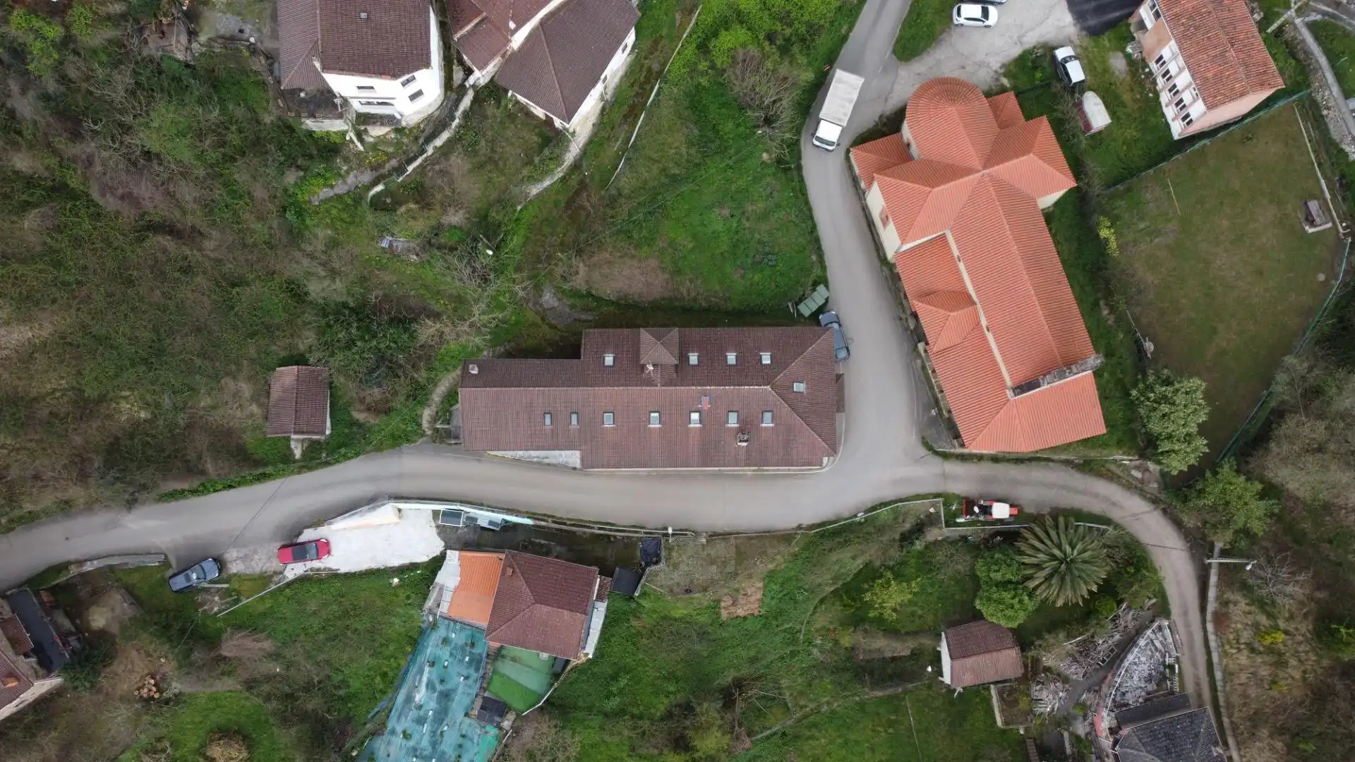Aparcament de Finca rústica en venda en Lena amb Jardí privat, Traster i Balcó