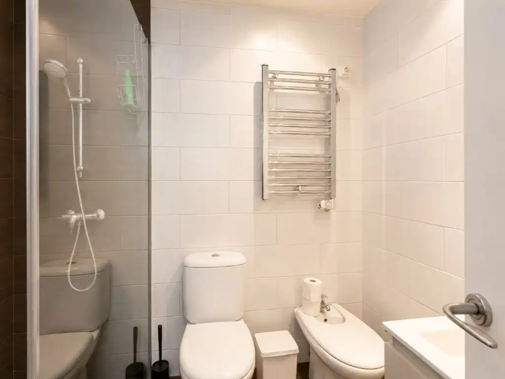 Badezimmer von Wohnung zur Miete in Calvià mit Klimaanlage, Privatgarten und Terrasse