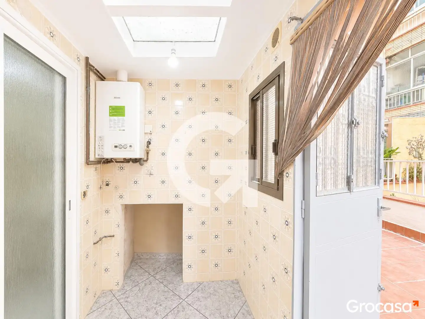 Cocina de Piso en venta en Barcelona con Calefacción, Terraza y Trastero
