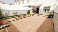 Jardí de Casa adosada en venda en Los Barrios amb Terrassa i Balcó