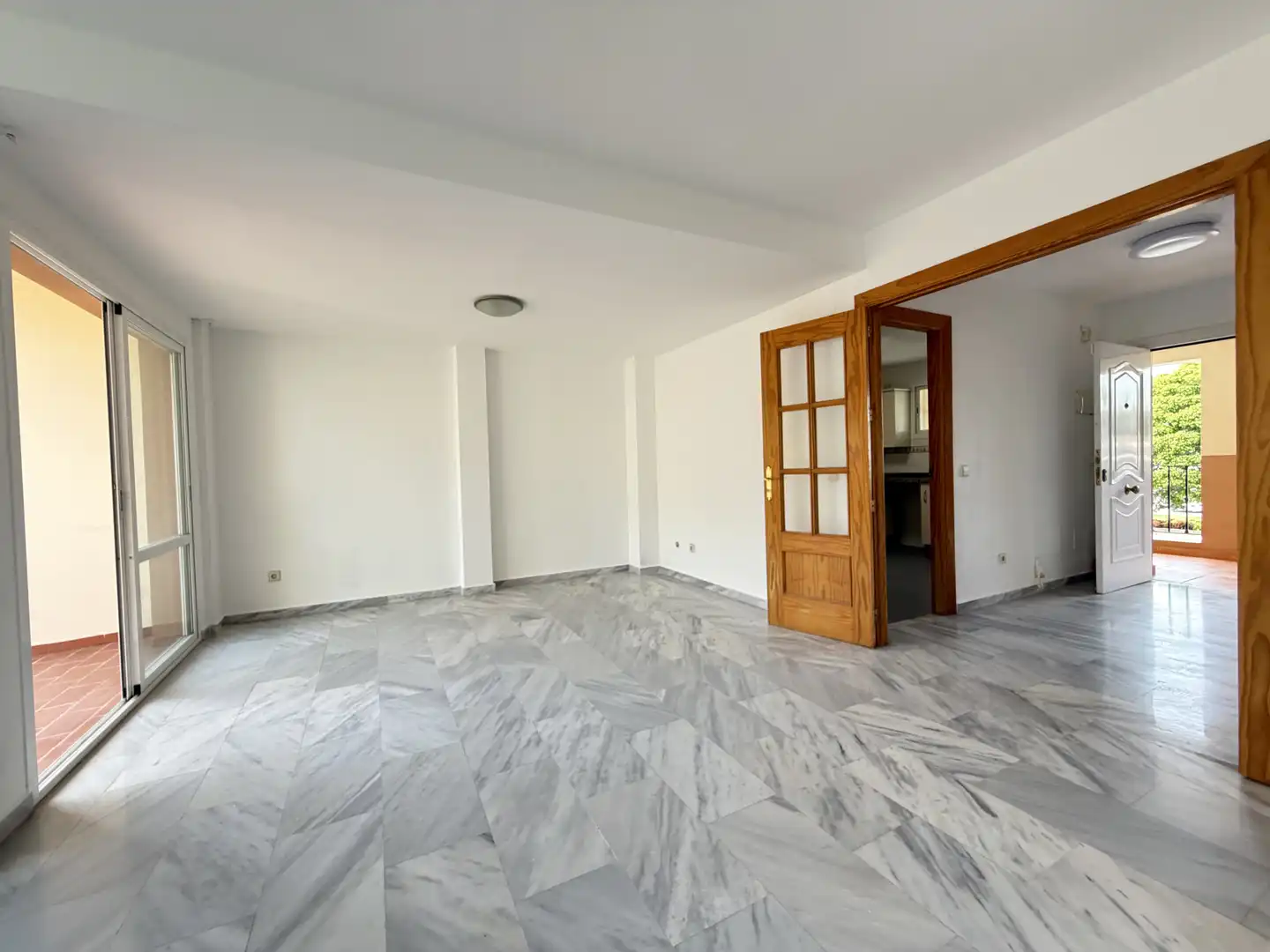 Dúplex en venta en Estepona con Terraza, Piscina y Piscina comunitaria