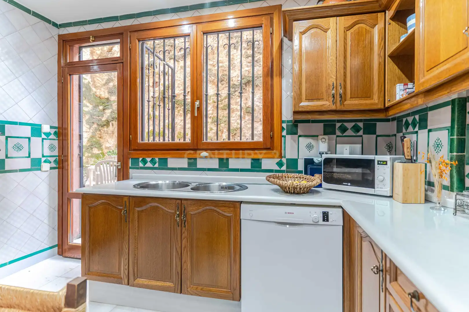 Cocina de Dúplex en venta en Granada con Aire acondicionado, Jardín privado y Trastero