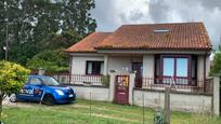 Vista exterior de Casa o xalet de lloguer en Cambados amb Jardí privat, Terrassa i Moblat